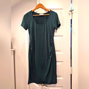 Body-con maternity dress